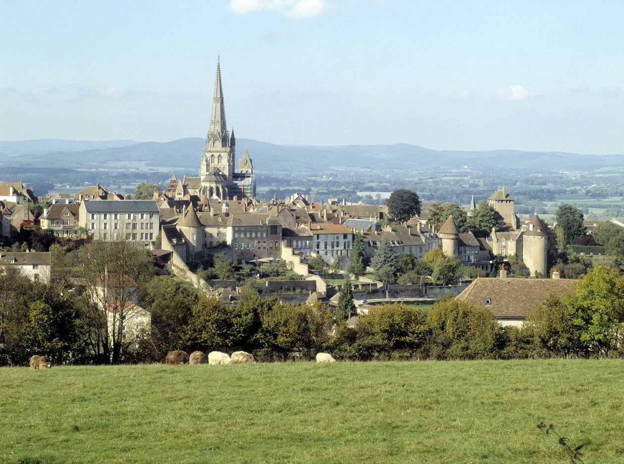 Vista de la ciudad de Autun y la Catedral de San Lázaro (arquitectura románica del siglo XIII). Saona y Loira, Borgoña, Francia de Romanesque