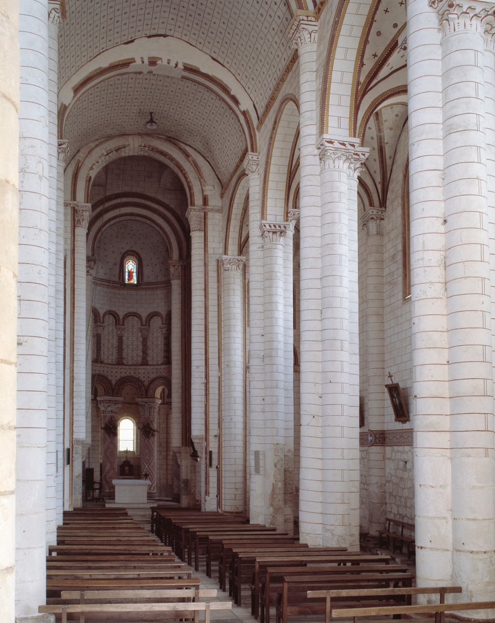 Vista de la nave de Romanesque