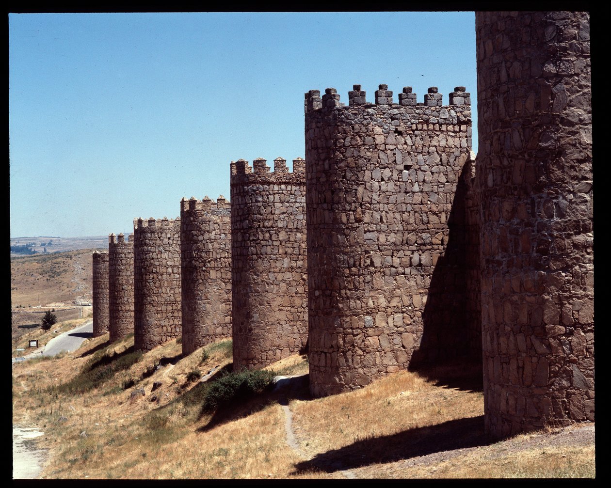 Vista de las murallas de Ávila, España de Romanesque