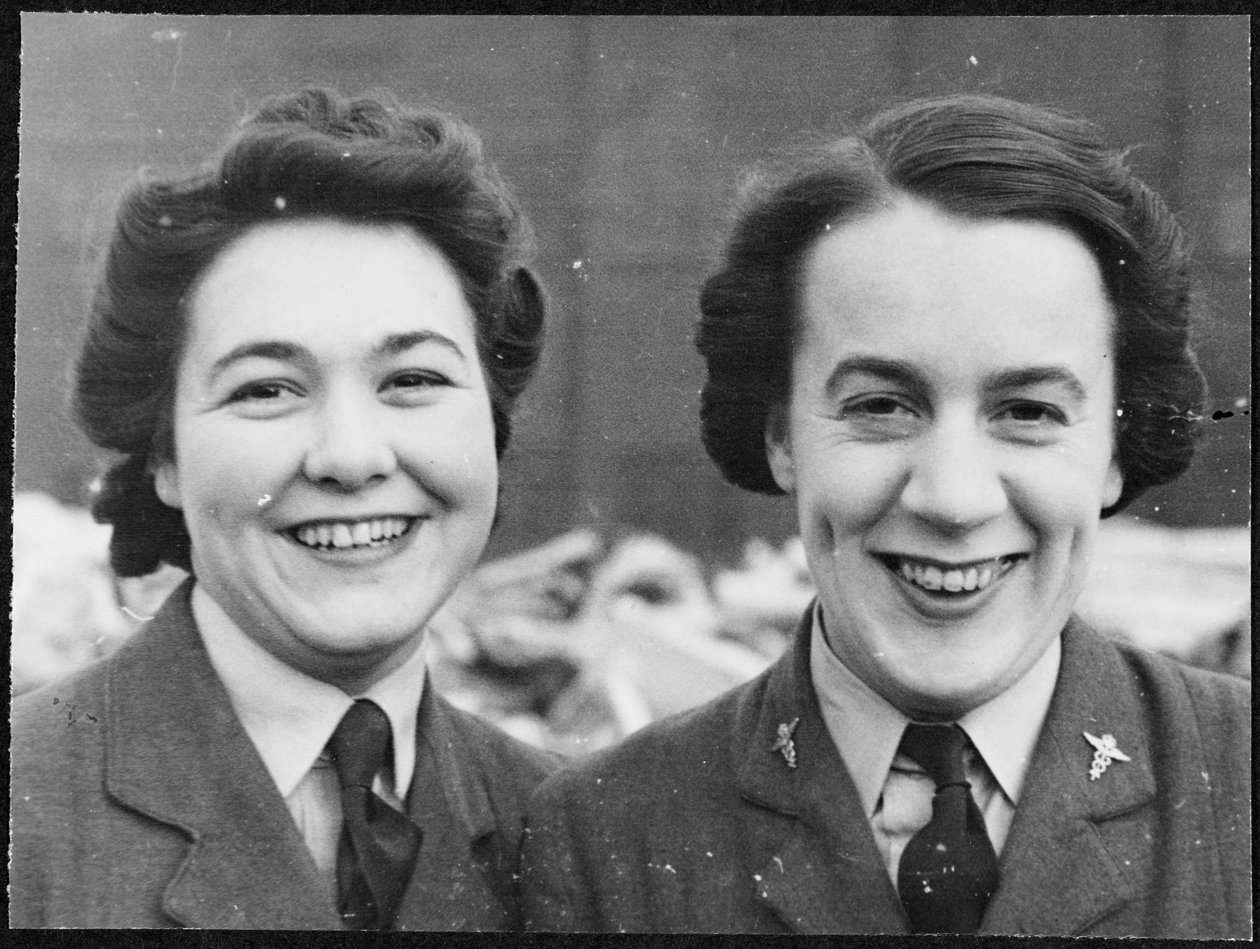 Retrato de Georgie Frankland y Ethel Hopkins, Estudios Pinewood de Royal Air Force Film Production Unit
