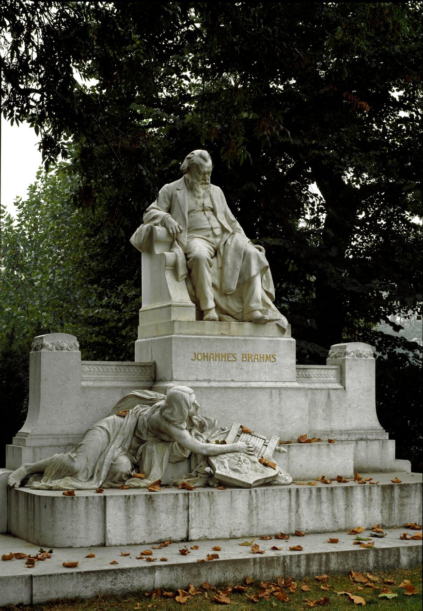 Monumento en homenaje al compositor alemán Johannes Brahms de Rudolf von Weyr