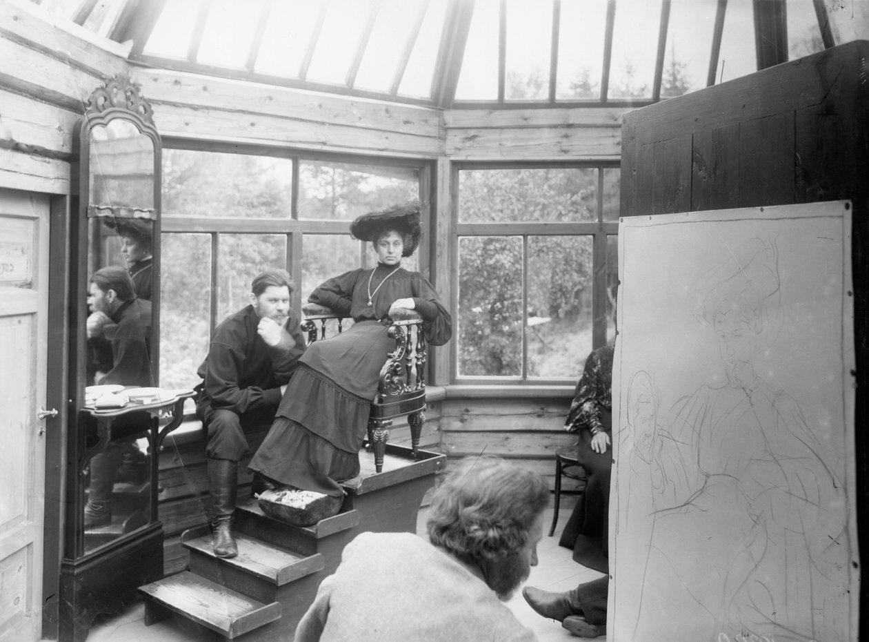 Maxim Gorky y Maria Andreyeva posando en el estudio en la dacha de Repin de Russian Photographer
