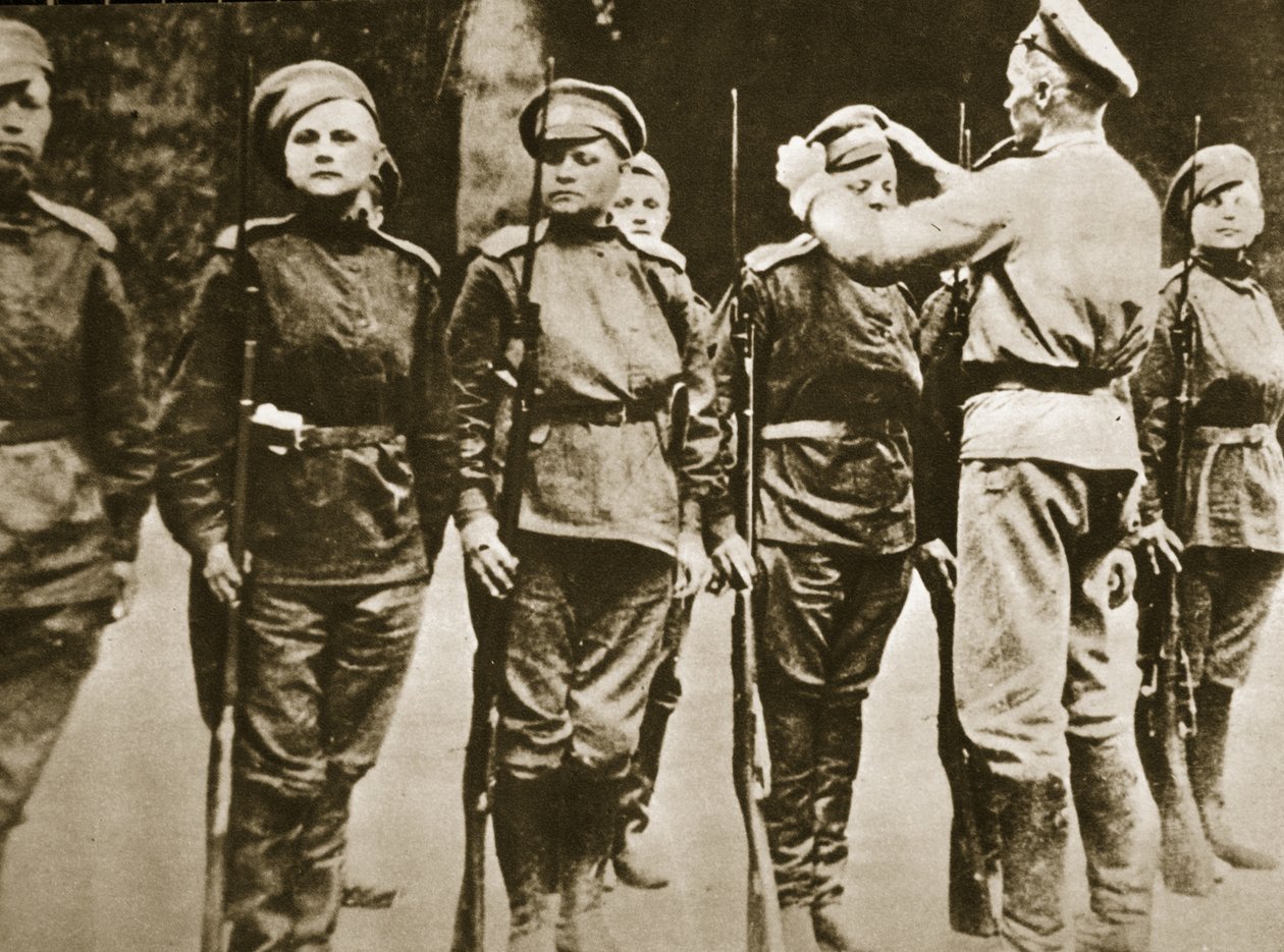 Miembros del 1er Batallón de Mujeres de la Muerte de Rusia, 1917 de Russian Photographer