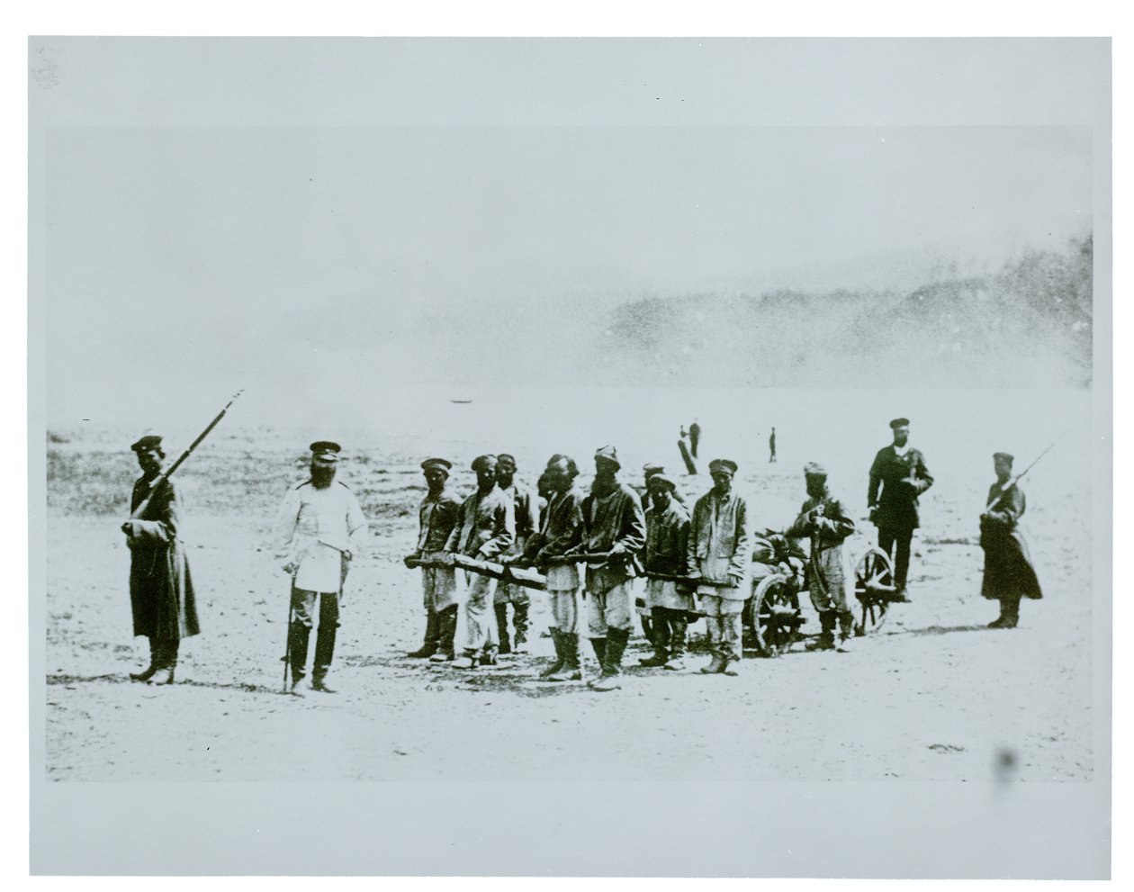Prisioneros en Siberia, 1897 de Russian Photographer