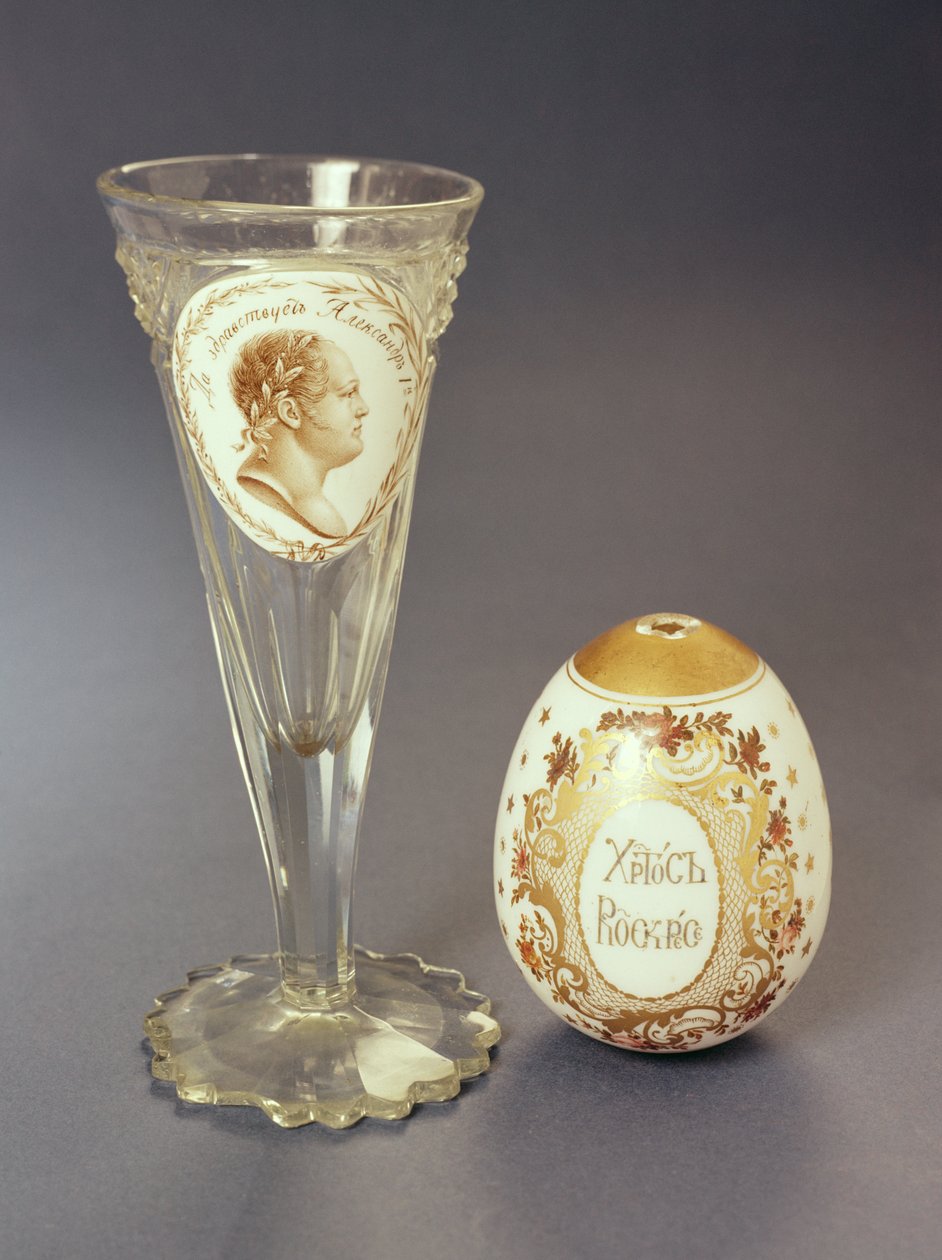 Copa de vino con placa opaca con retrato de Alejandro I, c.1820, y huevo de Pascua inscrito Cristo ha resucitado, c.1840 de Russian School