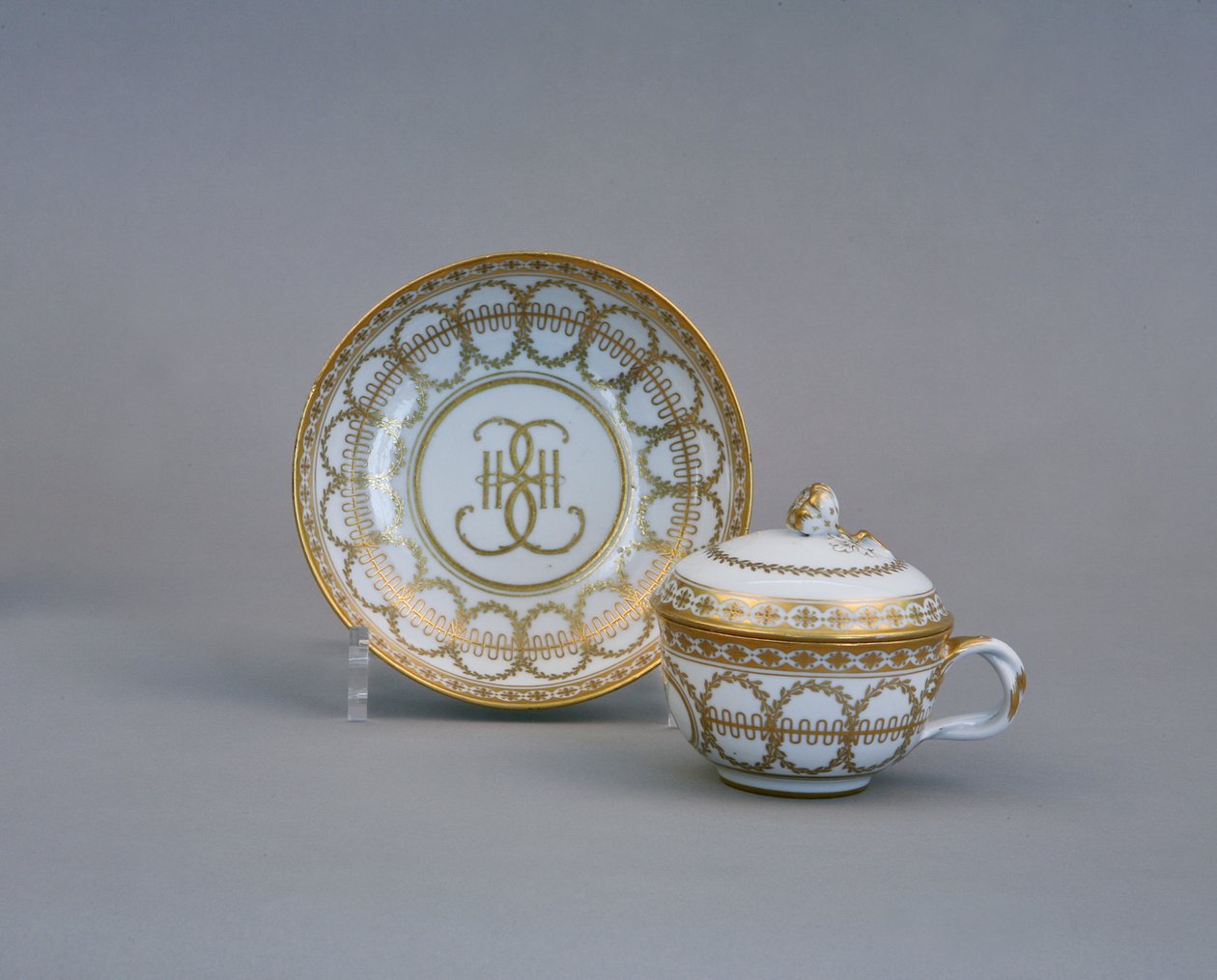 Taza y Platillo con el Monograma de Catalina II Fábrica Imperial de Porcelana, 1770-1780s de Russian Master