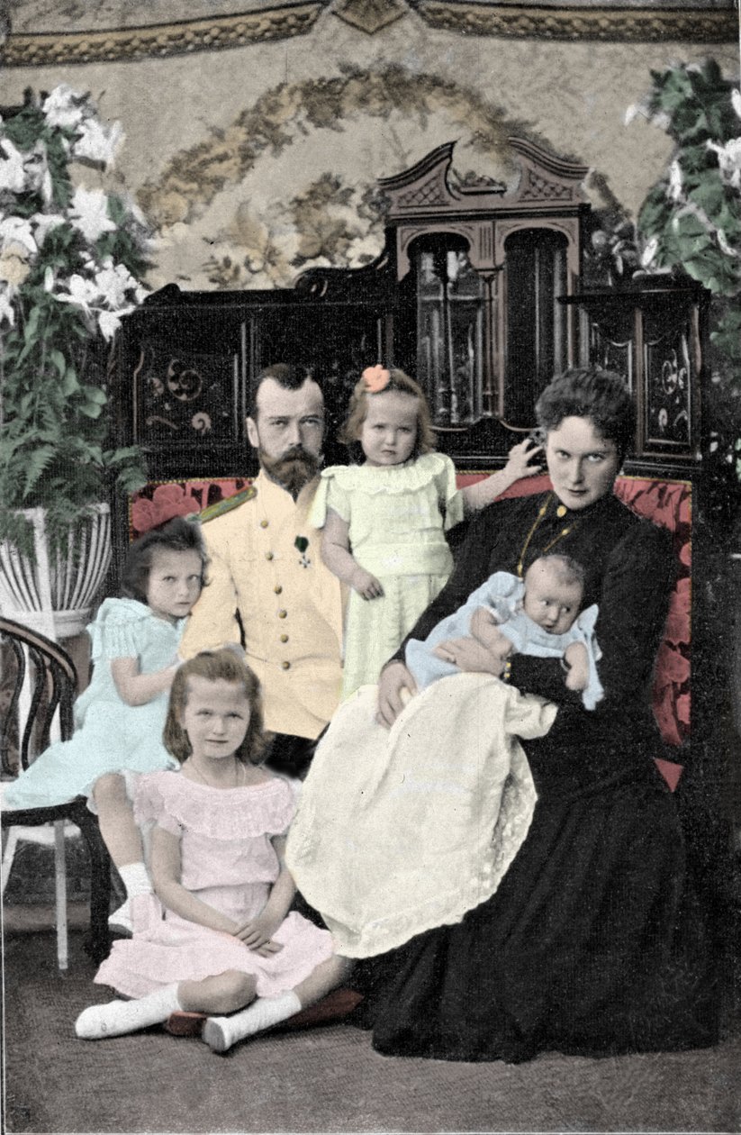 Retrato familiar del Zar Nicolás II (1868-1918) alrededor de 1901-1902 de Russian Photographer