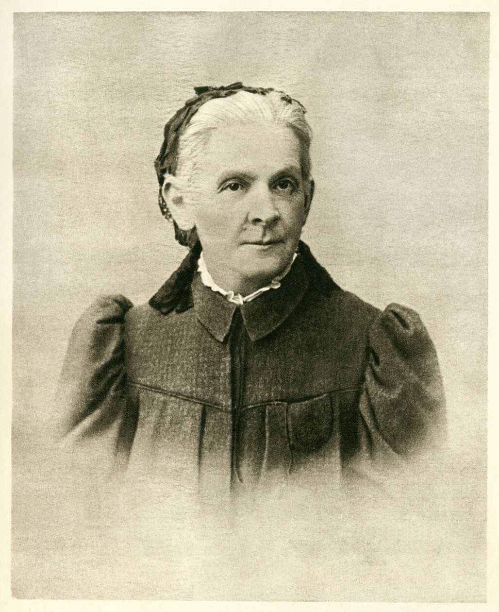 Retrato de Maria Alexandrovna Ulanov (1835-1916), madre de Lenin (1870-1924). Fotografía, en “Nuestro Illyich”, Edición Estatal para Niños, Moscú de Russian Photographer