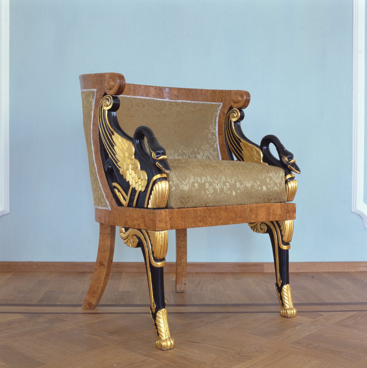 Sillón (madera dorada, chapa de castaño y textil) de Russian School