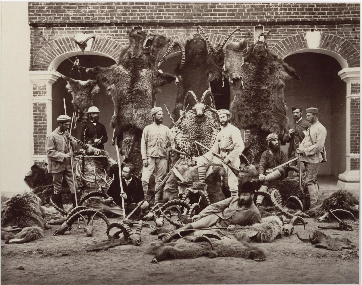 Cazadores y trofeos, India de Samuel Bourne