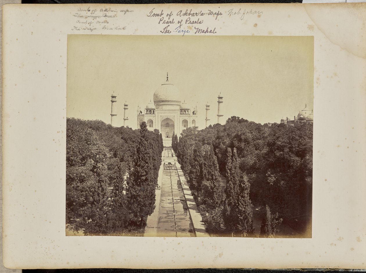 Agra; el Taj y el jardín, desde la puerta de entrada de Samuel Bourne