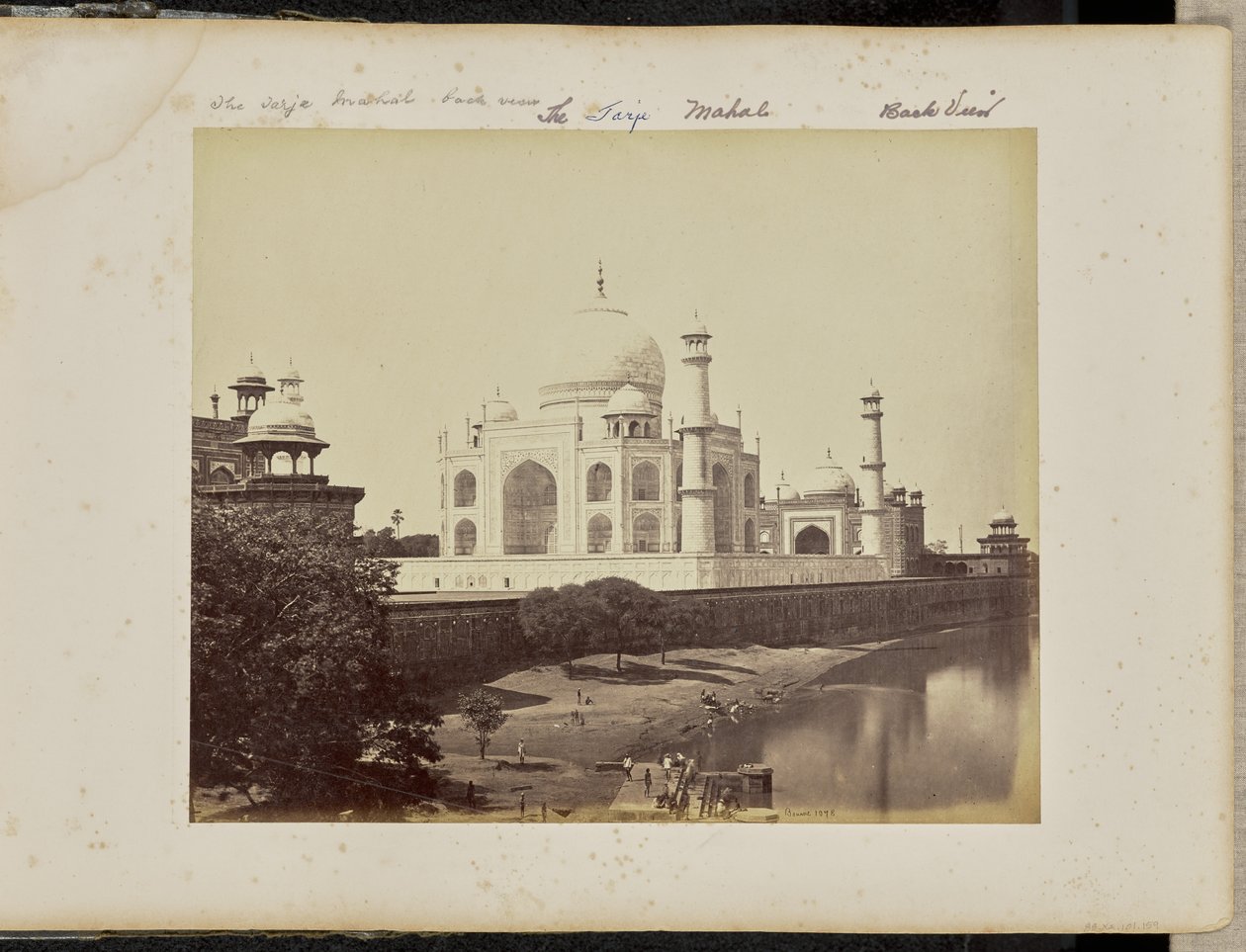 Agra; el Taj Mahal, desde el río de Samuel Bourne