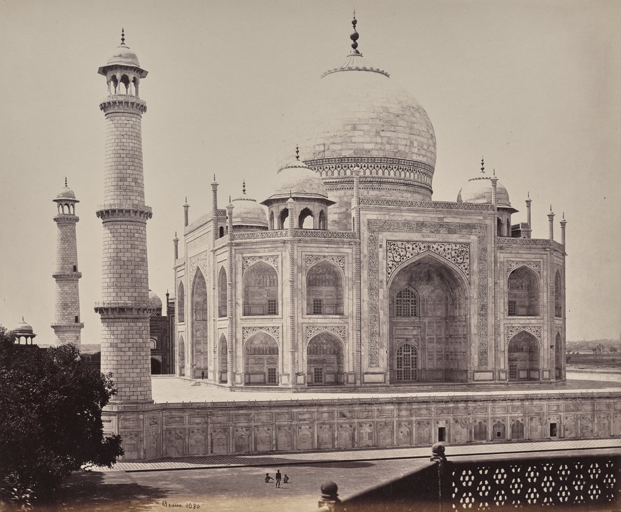 Agra. Vista del Taj desde una esquina del cuadrángulo de Samuel Bourne