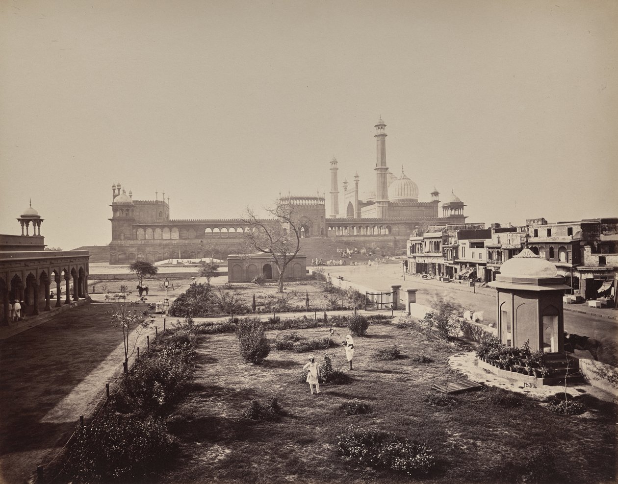 Delhi. Vista del lado norte de la Jama Masjid, principal lugar de culto musulmán de Samuel Bourne