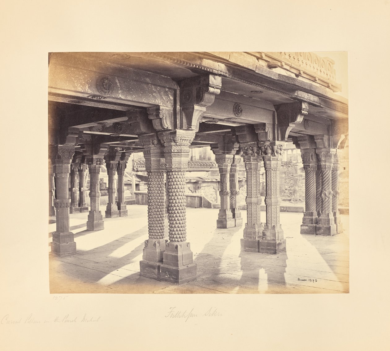Fatehpur Sikri; pilares tallados en el Panch Mahal de Samuel Bourne