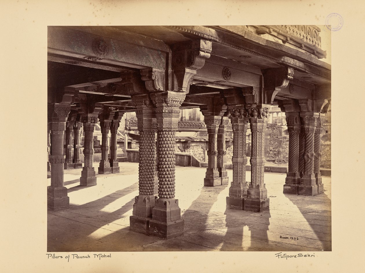 Fatehpur Sikri; pilares tallados en el Panch Mahal de Samuel Bourne