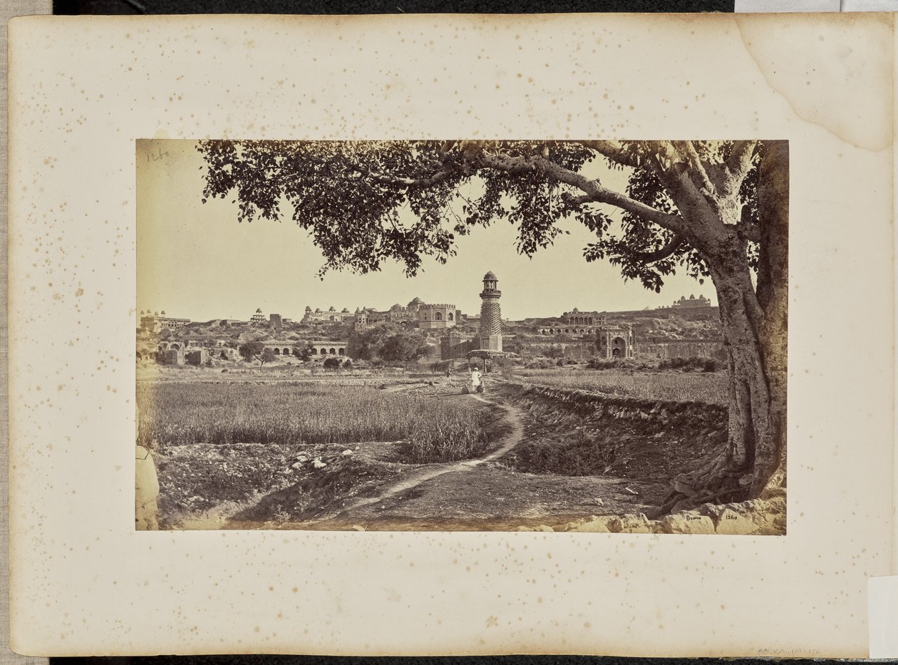 Fatehpur Sikri; vista general de las ruinas (lado oeste), desde el pie de la colina de Samuel Bourne