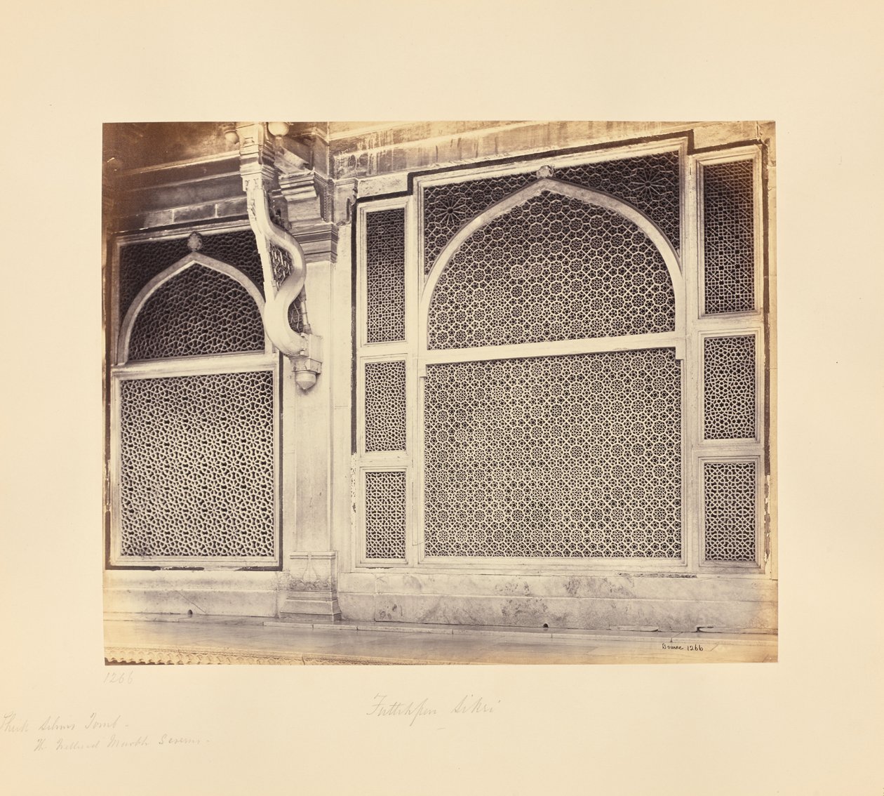 Fatehpur Sikri; dos celosías de mármol en la tumba del jeque Selim Chishti de Samuel Bourne