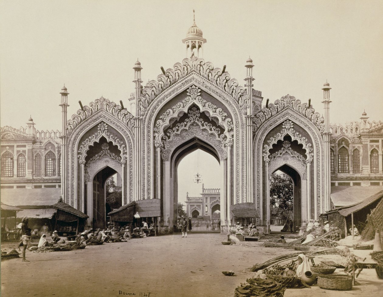 Puerta del bazar de Hoospinbad de Samuel Bourne