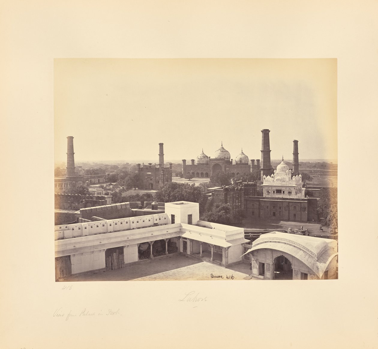 Lahore; vista desde el palacio en el fuerte de Samuel Bourne