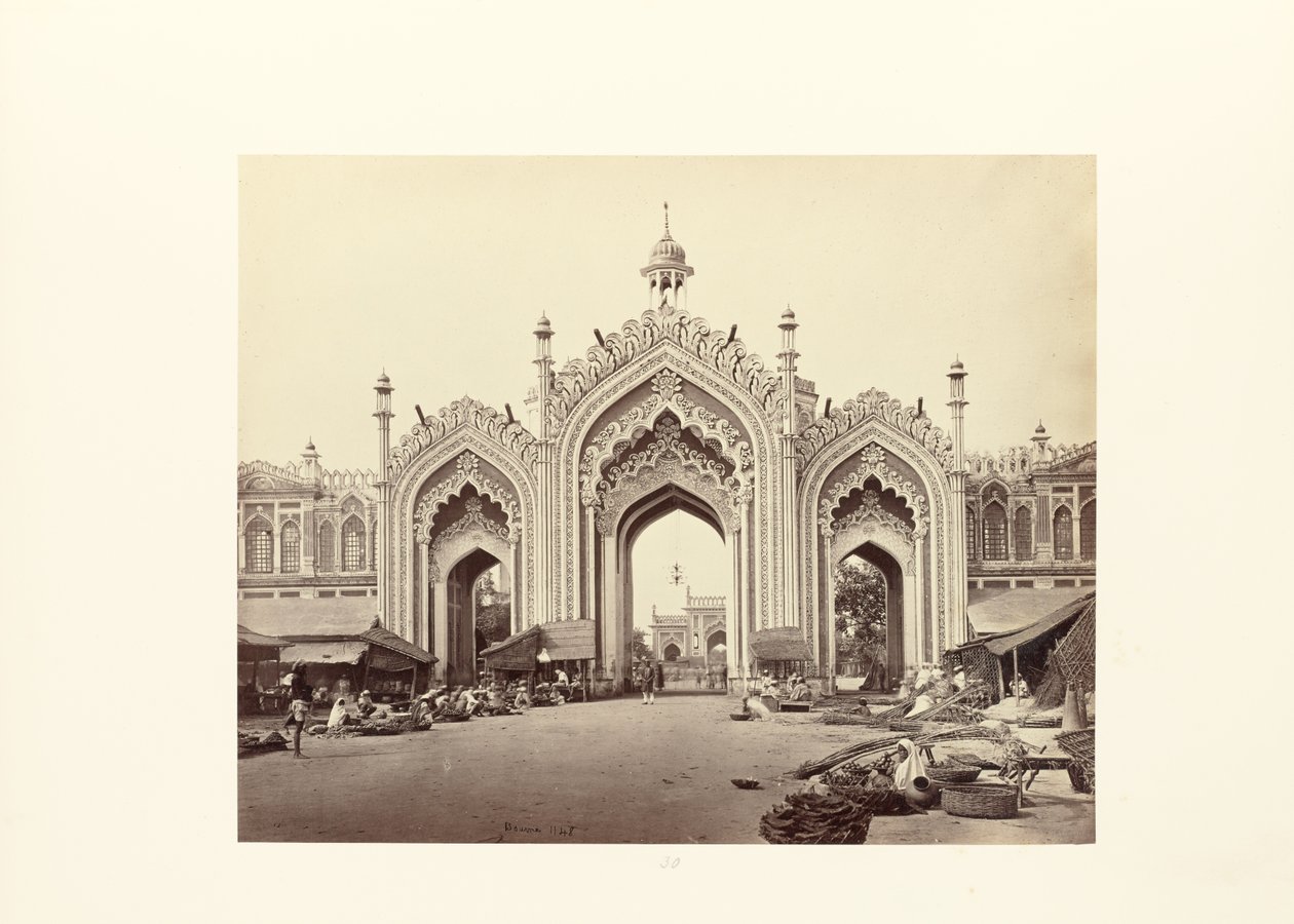 Lucknow; la puerta del bazar de Hooseinabad de Samuel Bourne