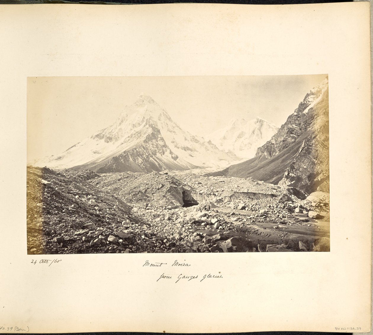 Monte Moira y otras cumbres nevadas, vistas desde el glaciar de Samuel Bourne
