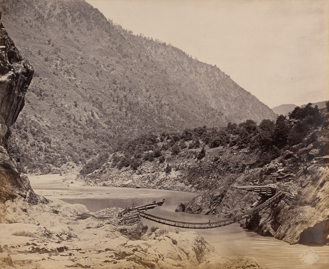Puente de cuerda cerca de Kistwar de Samuel Bourne