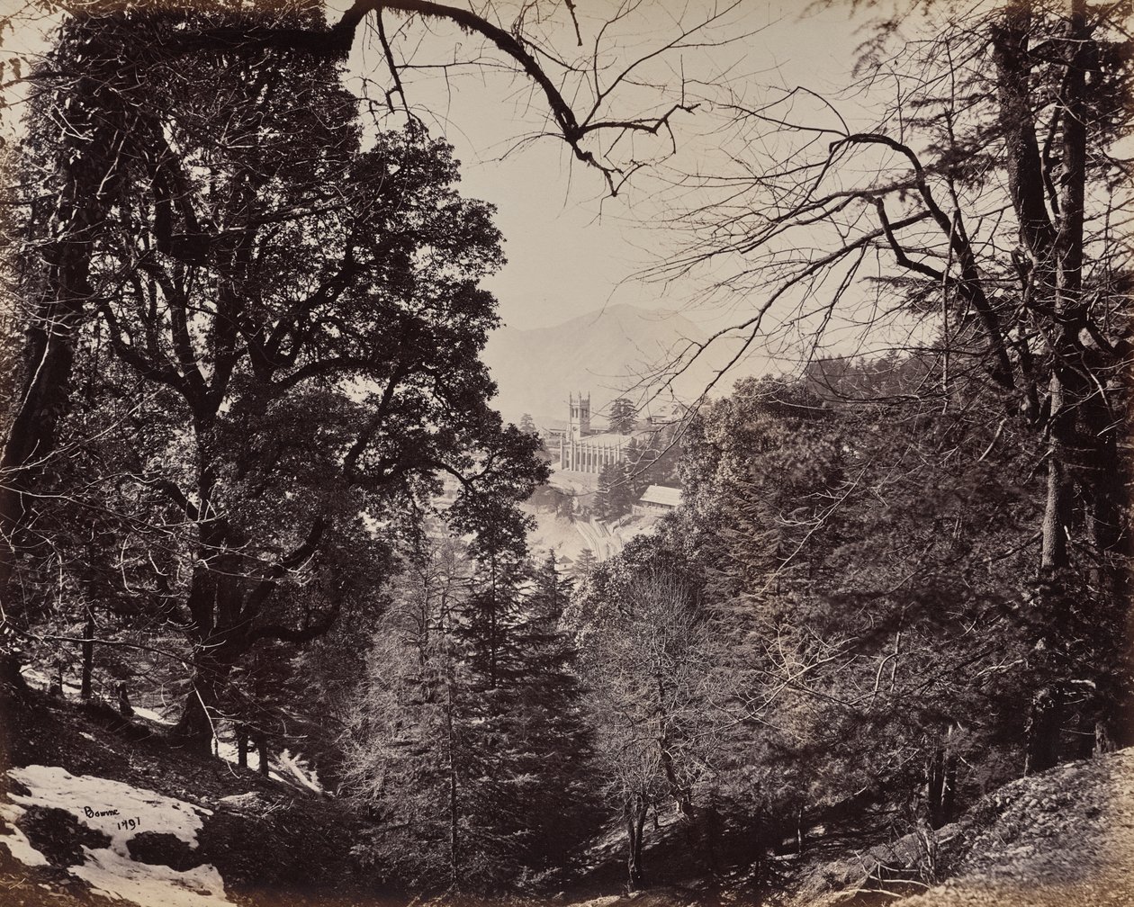 Shimla. La iglesia entre los árboles, desde Jakko de Samuel Bourne
