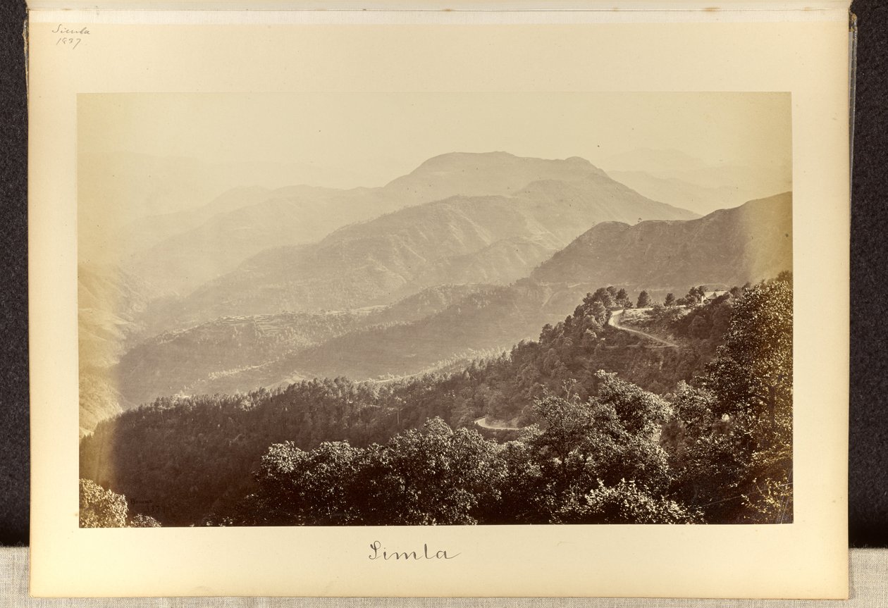 Simla; Tara Devi y las colinas circundantes desde Boileaugunge de Samuel Bourne