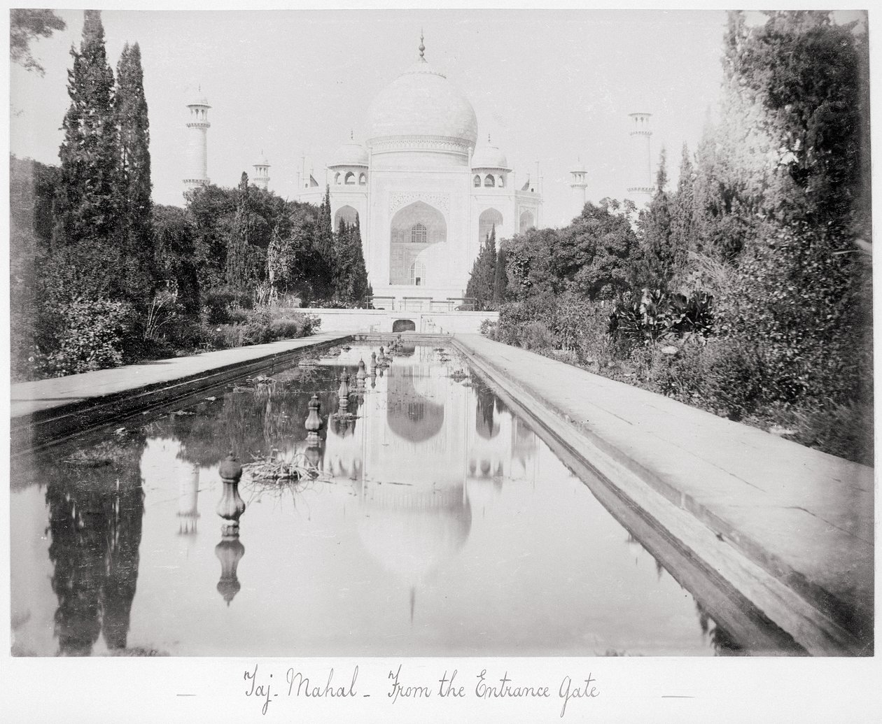 Taj Mahal, desde la puerta de entrada de Samuel Bourne