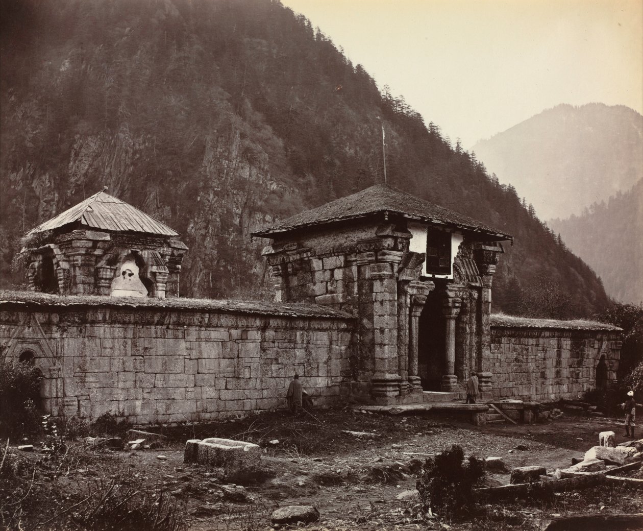Templo en Naveshera, Cachemira, India, 1864 de Samuel Bourne