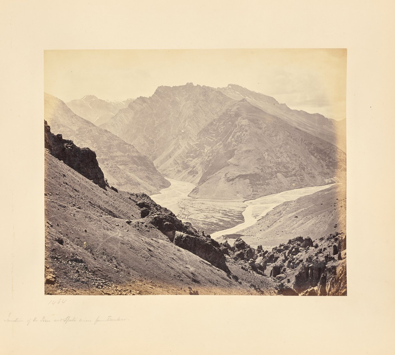 La confluencia de los ríos Peen y Spiti, desde Dunkar de Samuel Bourne