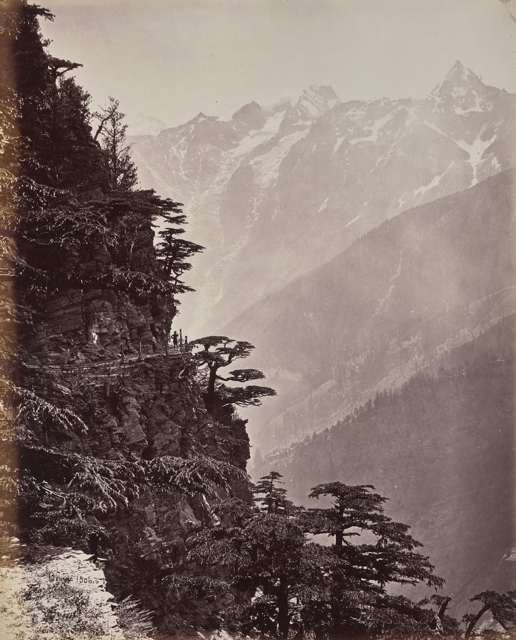 El Alto Himalaya. Vista de la nueva carretera cerca de Rogi de Samuel Bourne