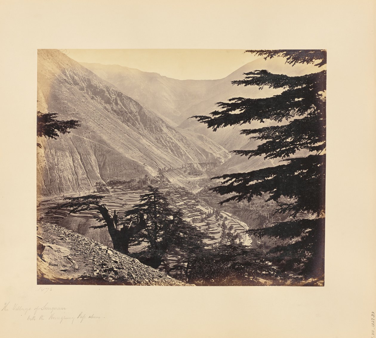 El pueblo de Sungnam con el paso de Hungrung, otra vista de Samuel Bourne