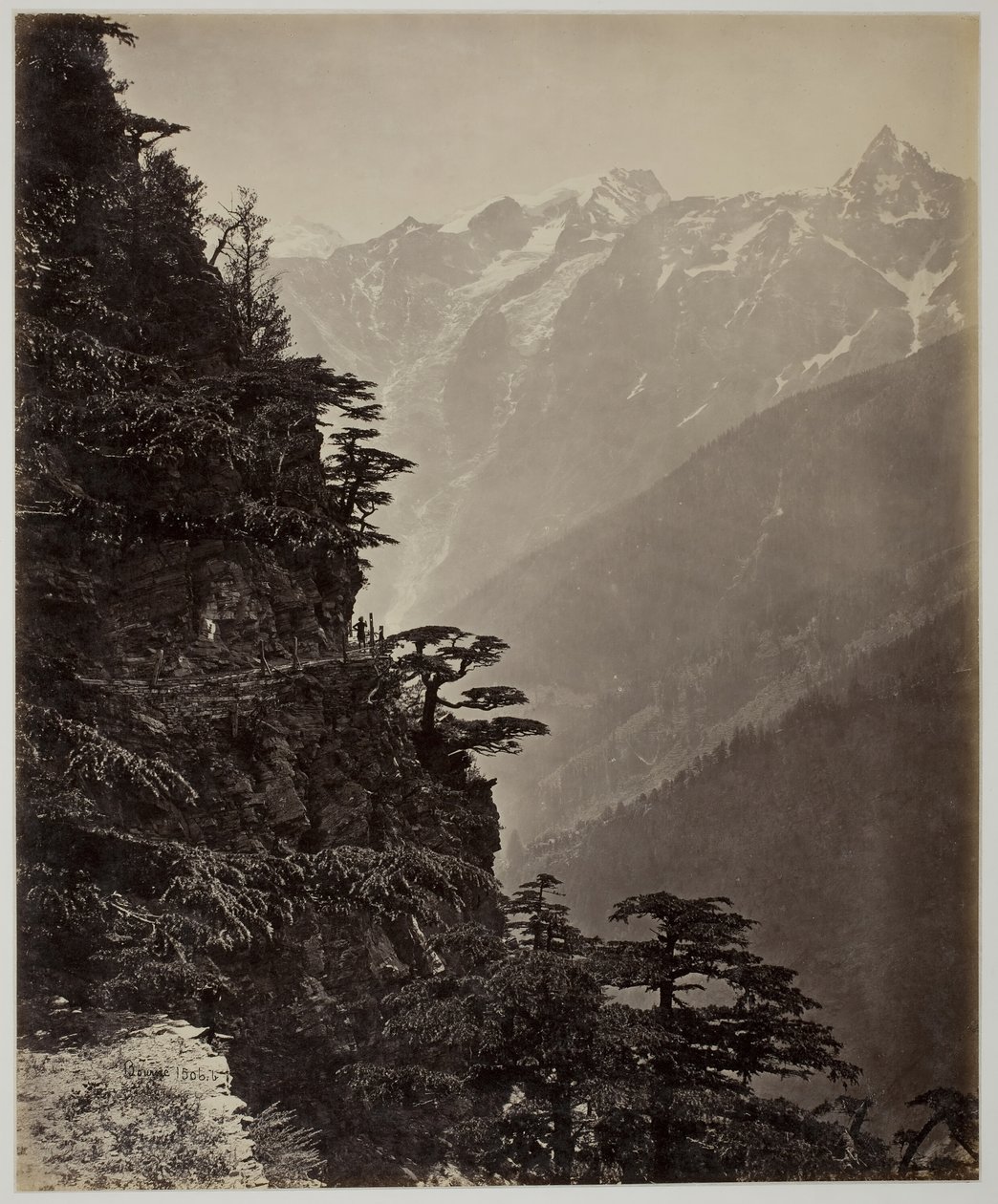 Sin título [colina y montañas], c. 1865 de Samuel Bourne