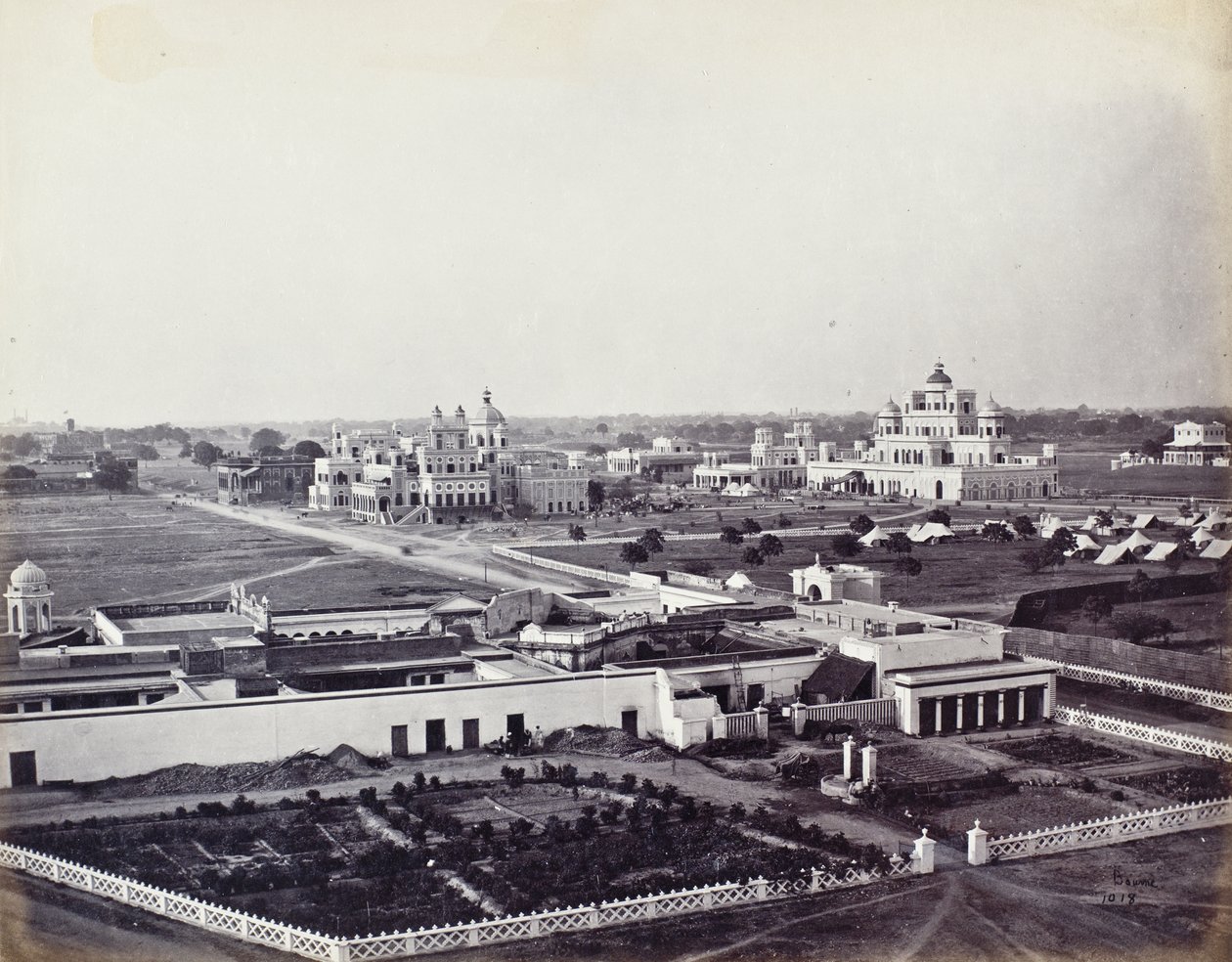 Vista del complejo palaciego de Chattar Manzil de Samuel Bourne