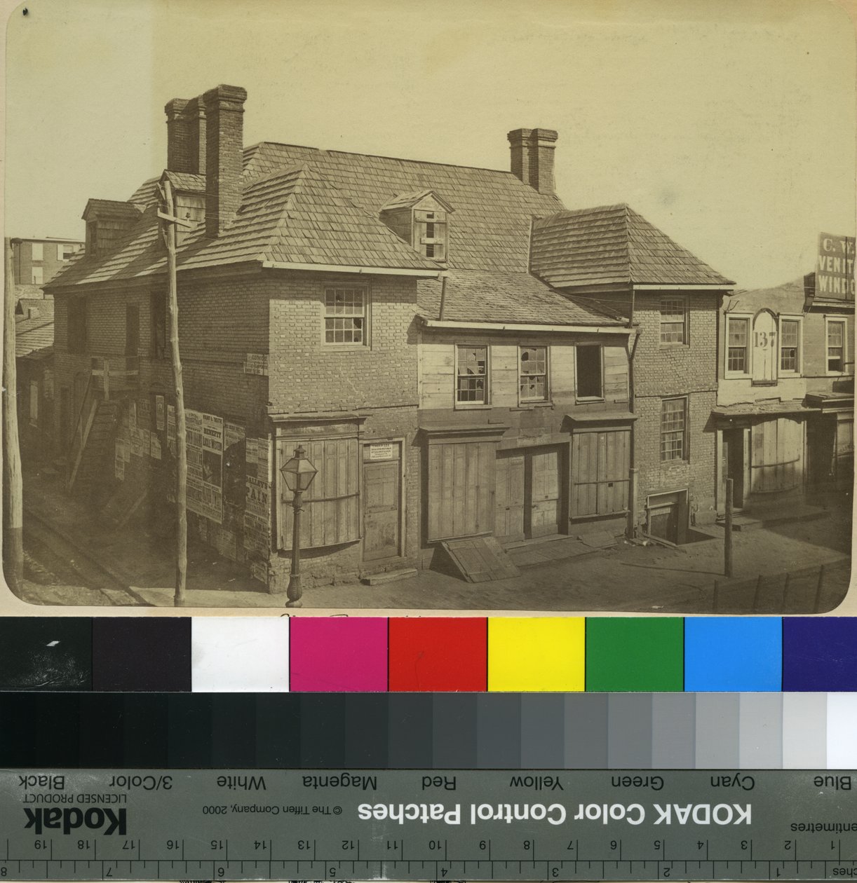 Casa de Techo de Pizarra, c.1868 de Samuel Castner