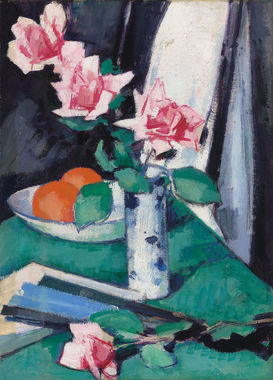 Naturaleza muerta con rosas rosadas y naranjas en un jarrón azul y blanco de Samuel John Peploe