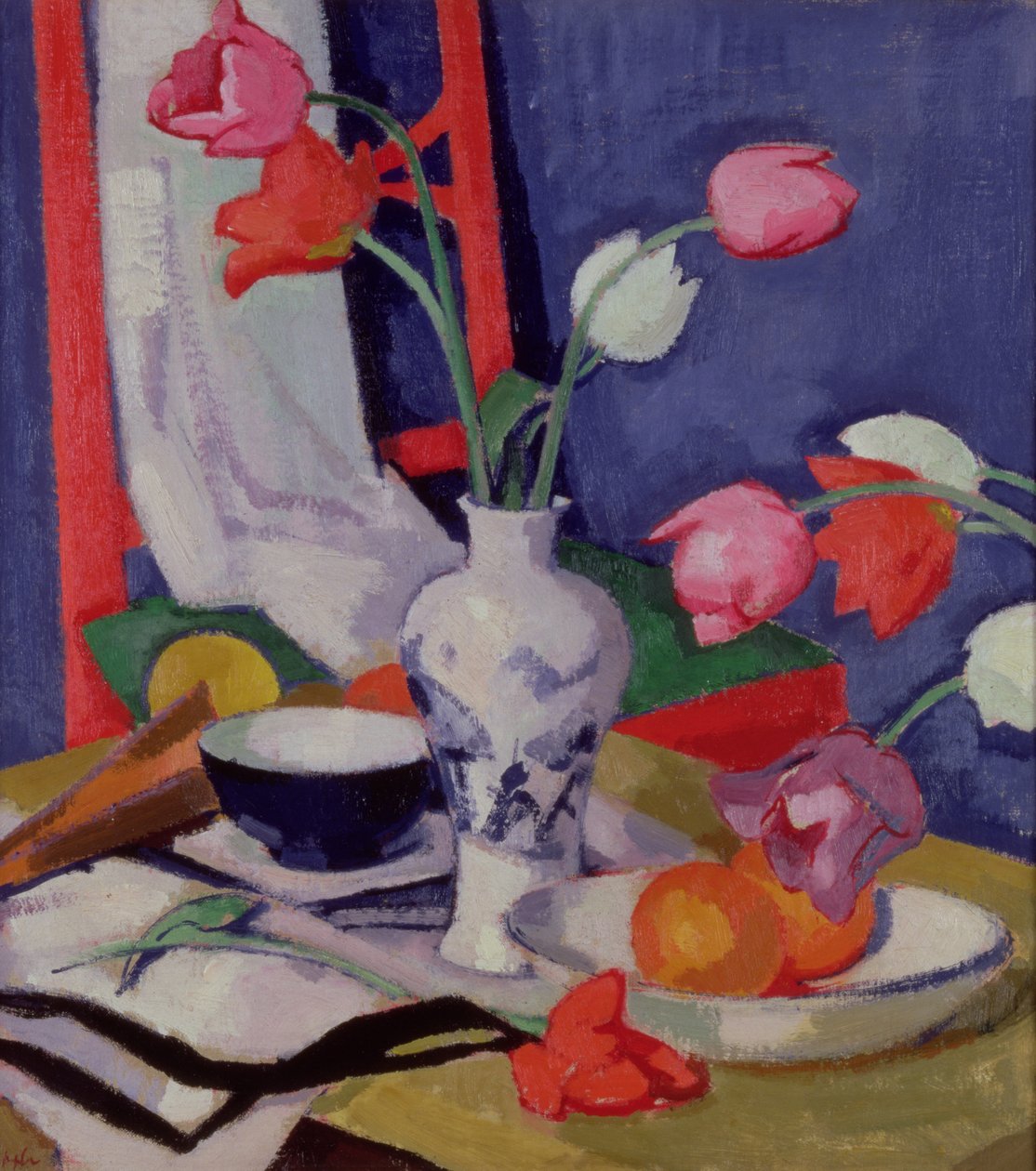 Tulipanes y frutas, c.1919 de Samuel John Peploe