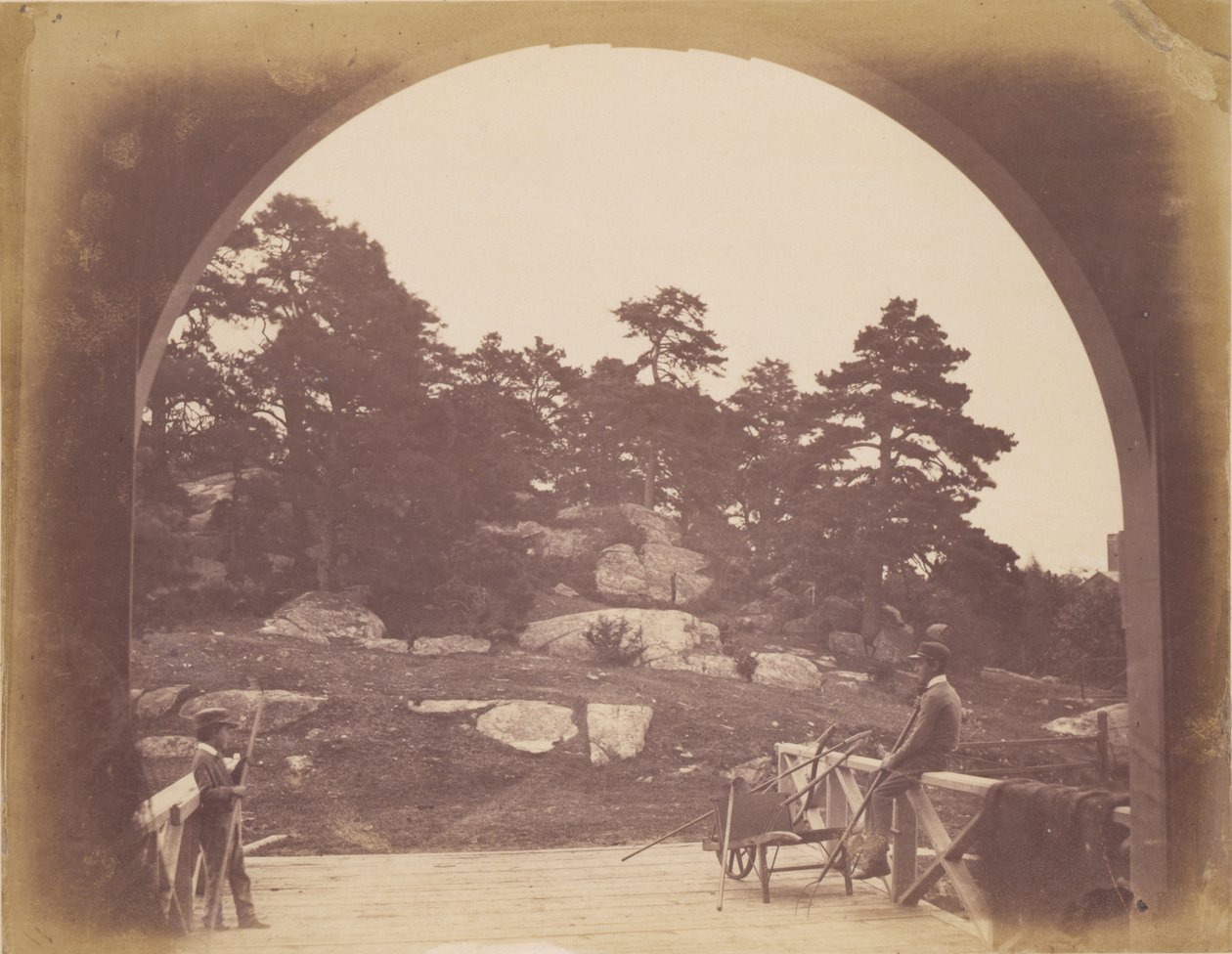 Mirando hacia el exterior desde el granero, Loring Estate, Beverly Farms, Massachusetts de Samuel Masury