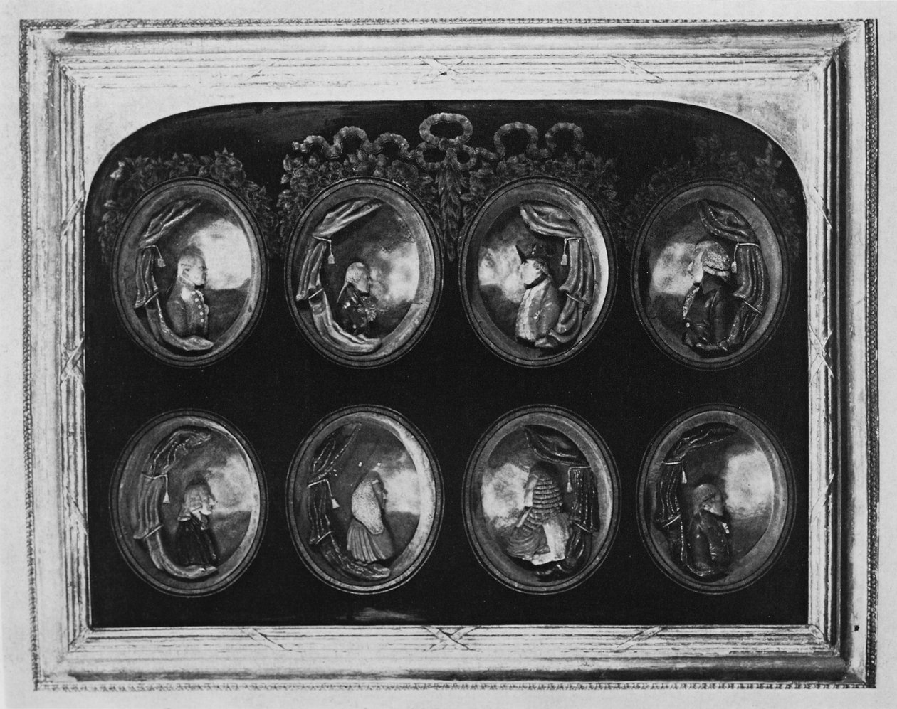 Marco con ocho retratos de Samuel Percy