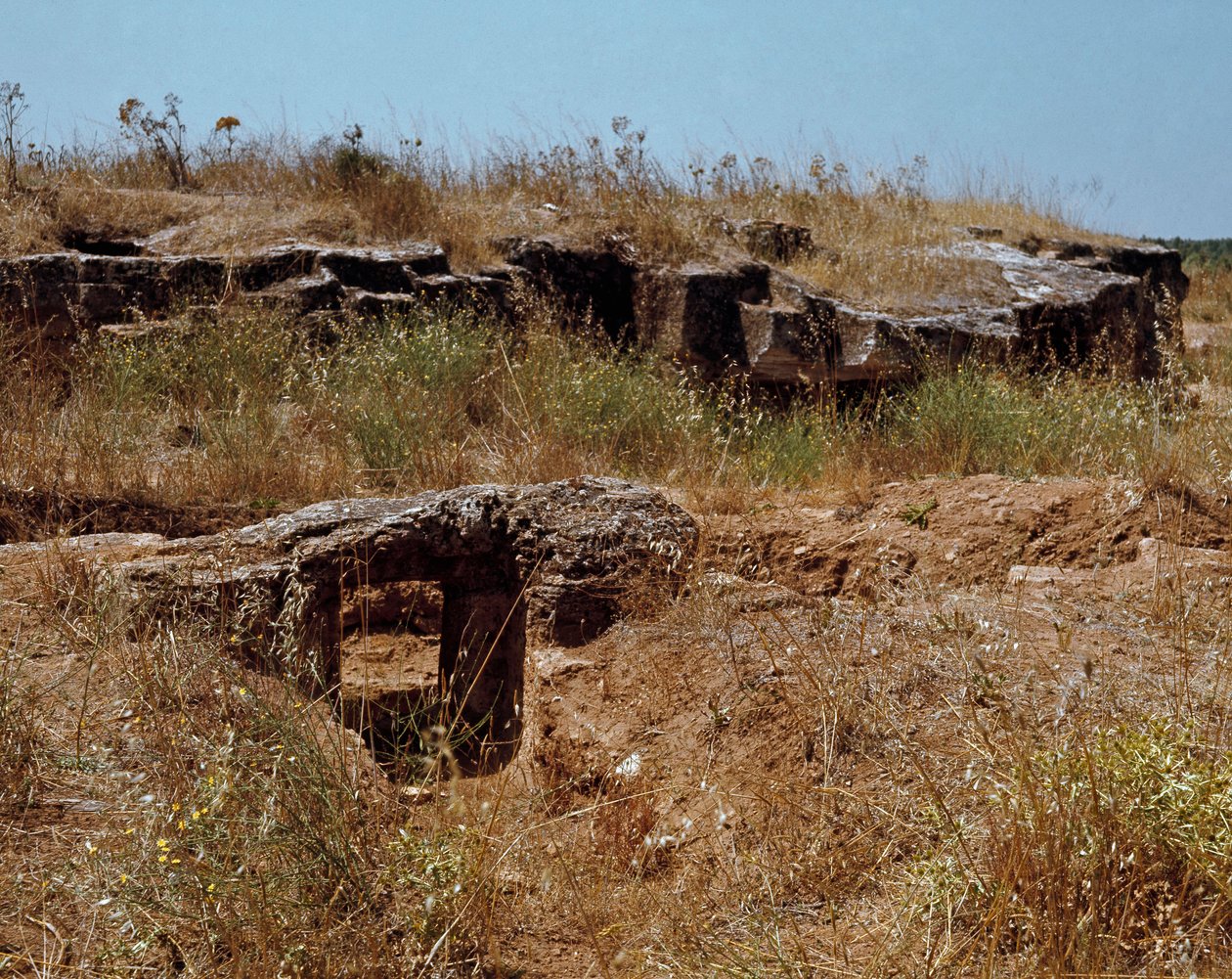 Cultura nurágica (nuraghi) sarda: ruinas de la ciudad prenurágica en el sitio megalítico de Anghelu Ruju: la torre central. Siglo XX a.C. Alghero, Cerdeña, Italia de Sardinia Nuragic Civilization