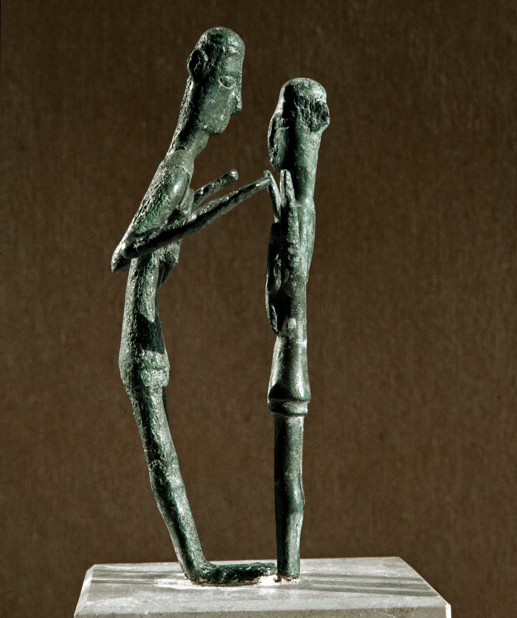 Cultura nurágica (nuraghi) sarda: grupo esculpido de luchadores de bronce. Siglo VIII-VII a.C. Cagliari, Museo Nazionale Archeologico, Cerdeña, Italia de Sardinia Nuragic Civilization