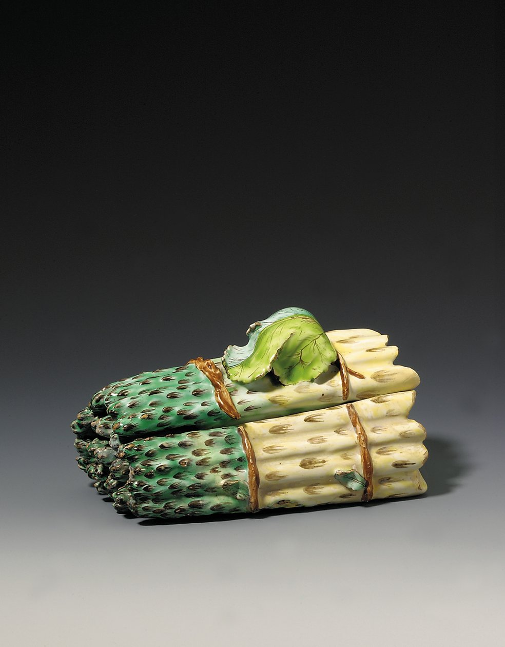 Sopera de espárragos con tapa, c.1750 de Sceaux Factory