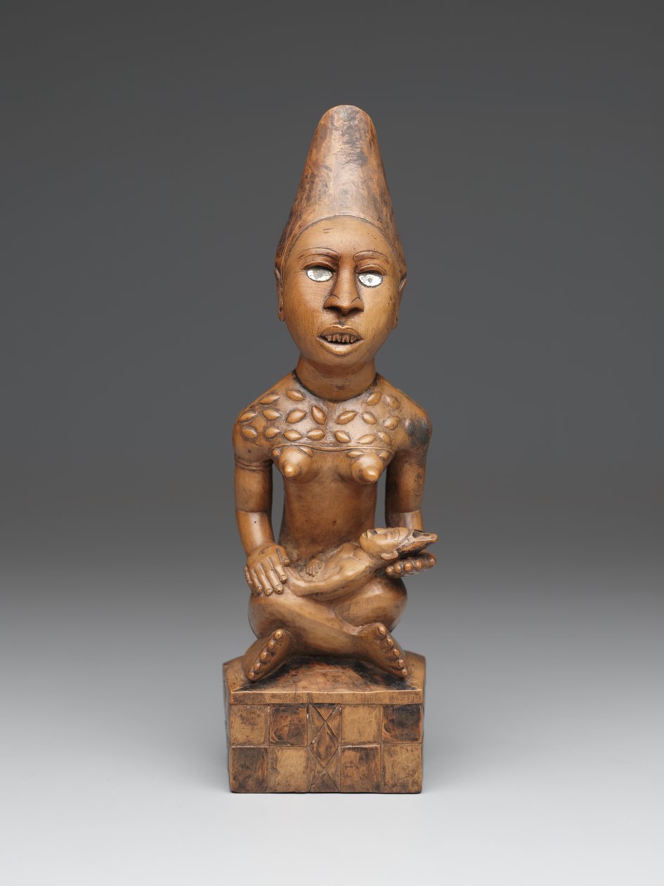 Figura femenina sentada con niño (pfemba) Grupo Yombe, Pueblos Kongo (madera, vidrio o mica y tinte) de School African