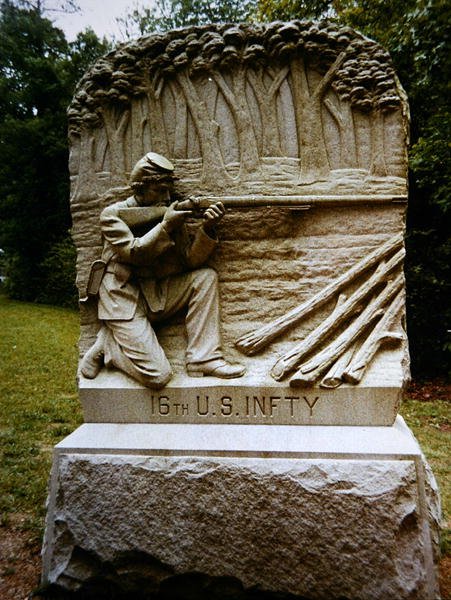 Memorial a la 16ª Infantería de EE.UU. en el campo de batalla de Chikamauga de School American