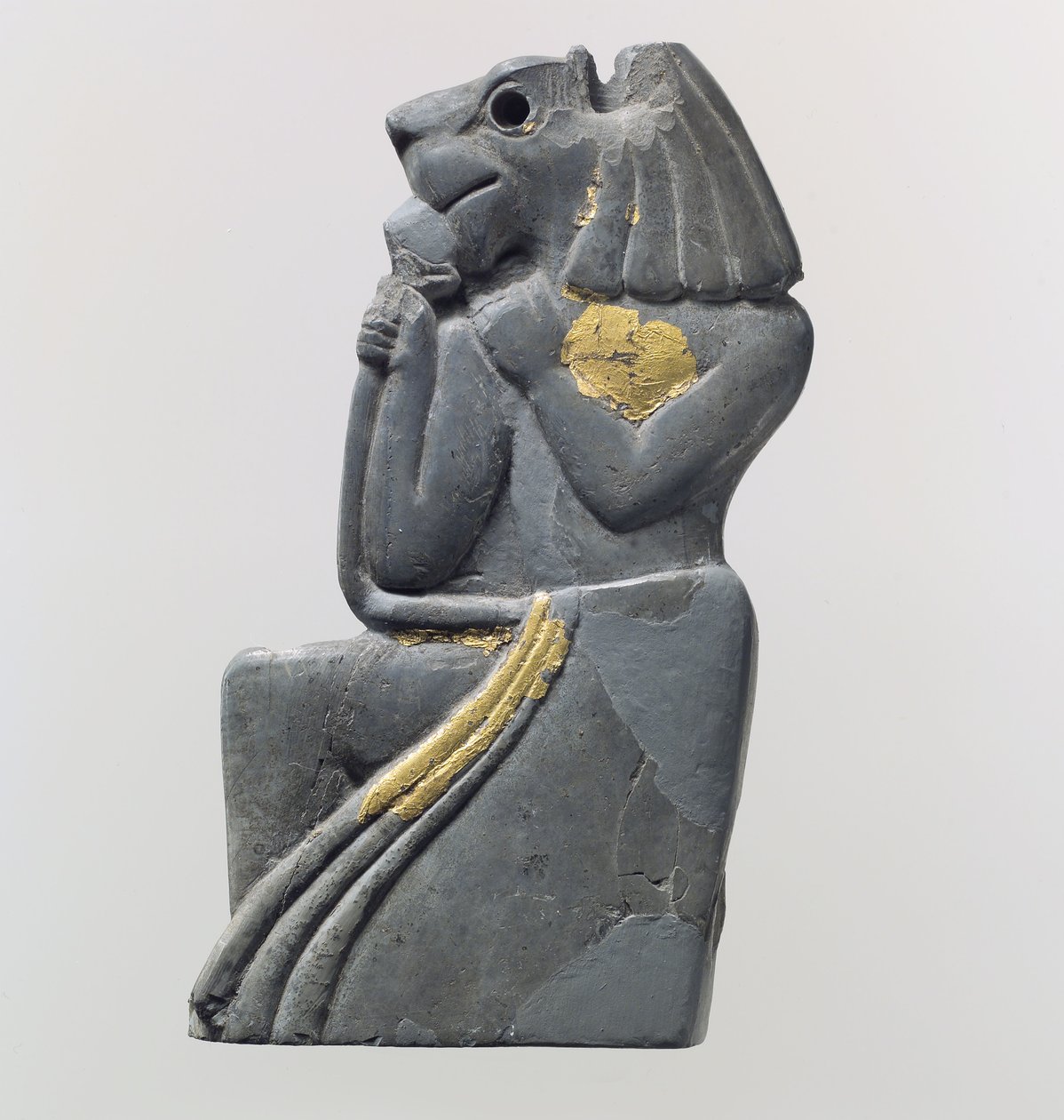 Fragmento de placa: figura arrodillada con cabeza de león, c. siglo XVIII a.C. de School Anatolian