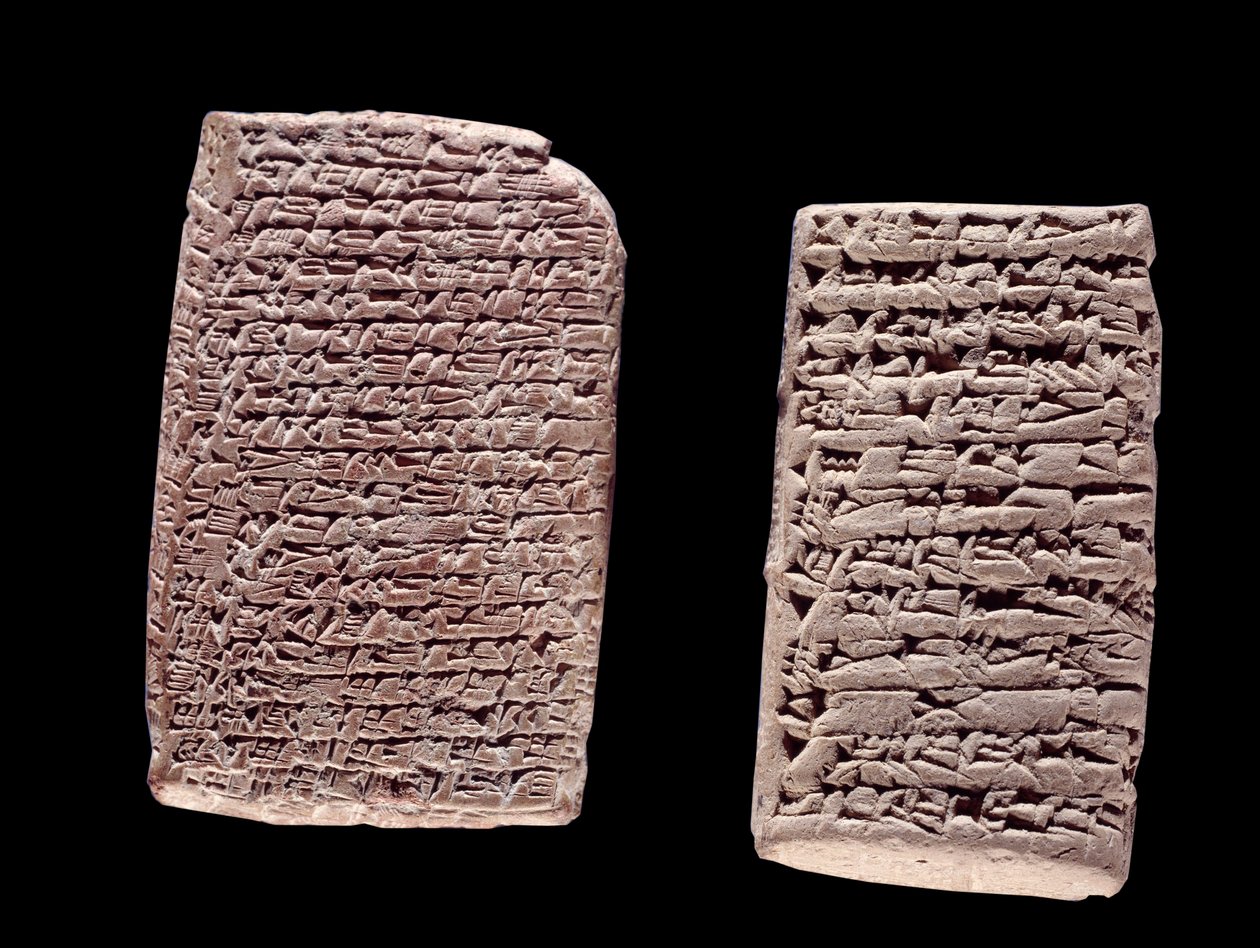 Mesopotamia: Tablas asirias (izquierda) de un contrato de comercio (siglo XIX o XVIII a.C.) y tablas babilónicas (derecha) de un contrato de venta de una casa (entre el siglo XX y XVI a.C.) grabadas con inscripción en cuneiforme de School Assyrian