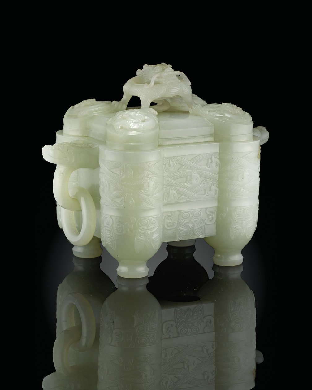 Vasija arcaica y tapa, Tulu, Período Qianlong (1736-95) de School Chinese