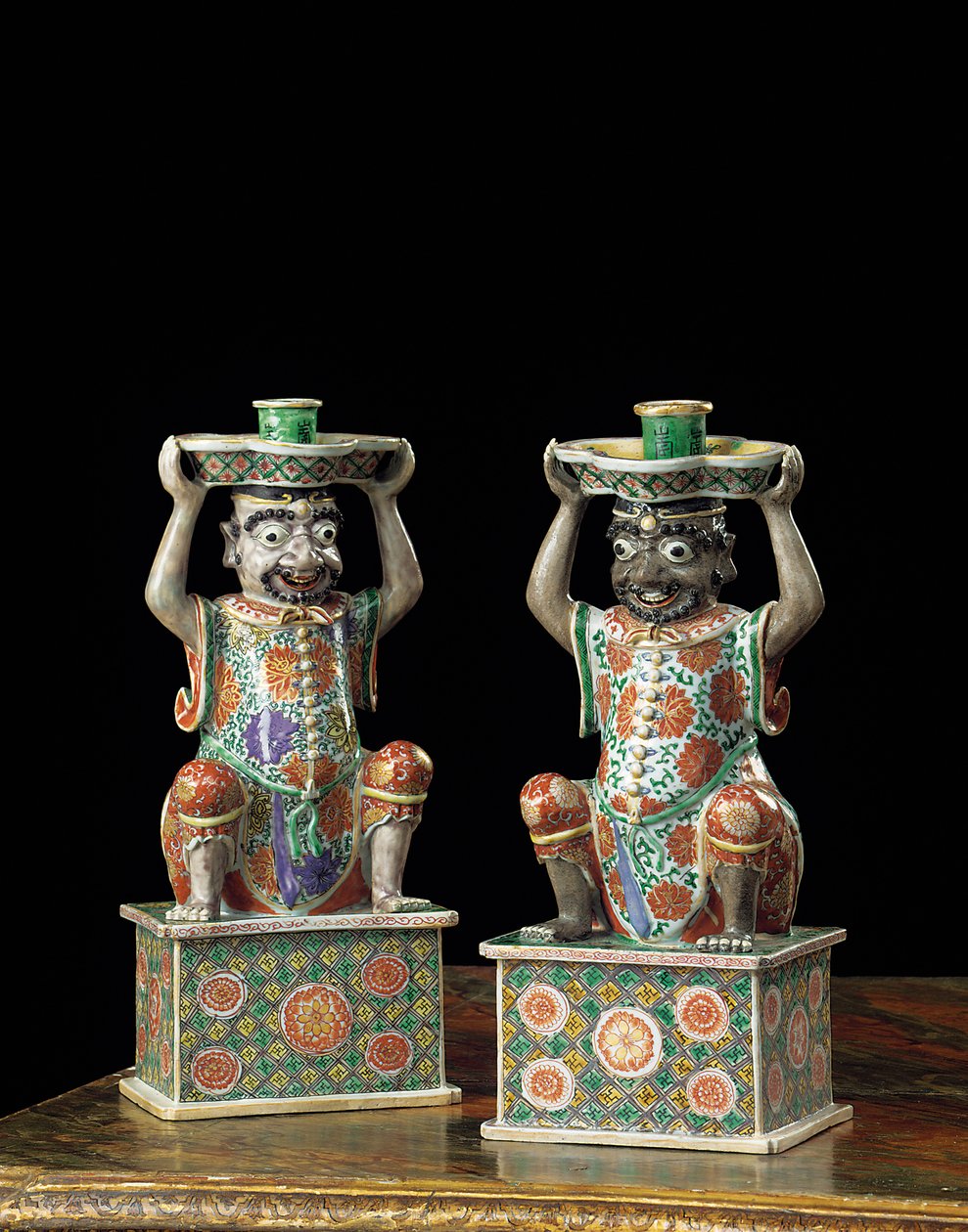 Par de candelabros de exportación famille verte, Kangxi de School Chinese